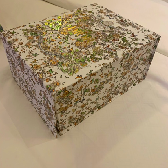 Brand new limited edition authentic butterfly 🦋 collection Dior large box. - Picture 1 of 3